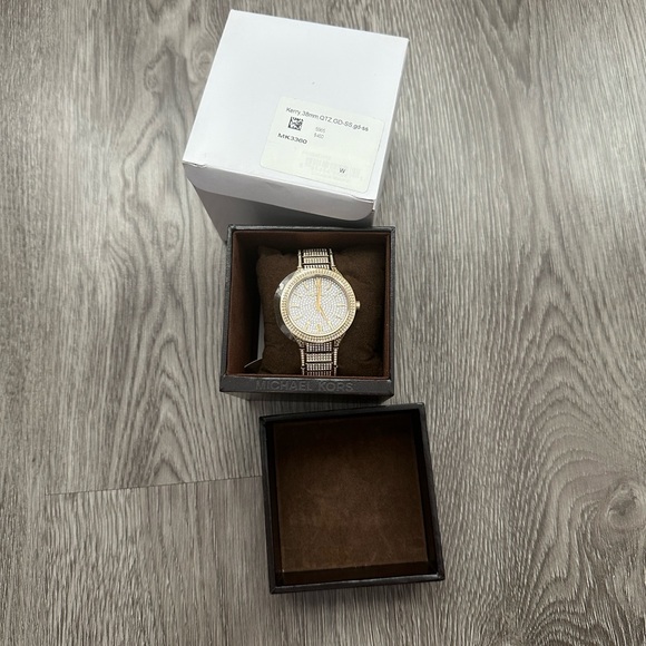 Michael Kors Gold Watch - Picture 2 of 6